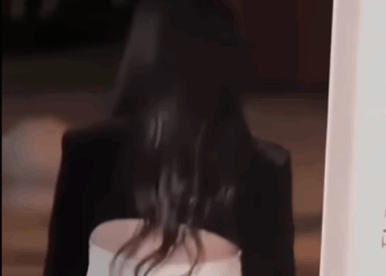 H2010002 Itinaas ng batang lalaki ang kanyang damit, ipinakita ang tiyan niyang nasipa ng takong ng kanyang madrasta part2