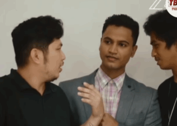 H2510010 Babae, Labis na Nagipit, sa Patalim Kumapit