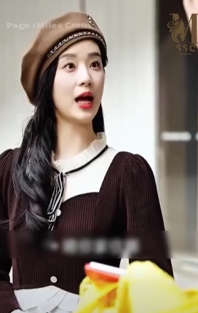 H2610001 Ang magandang babae ay biglang nakipaghiwalay sa kanyang mayamang boyfriend at nagpropose sa isang delivery man part2