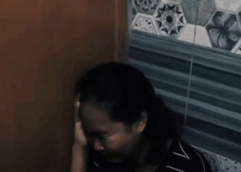 H2910006 Amo, Niluto ang Mukha ng Katulong sa Umaapoy na Kalan part2