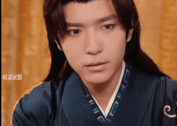 H3010005 Hinawakan lang ng babae ang kanyang pulseras, sa sumunod na segundo, bigla siyang napadpad sa paliguan ng sinaunang emperador part2