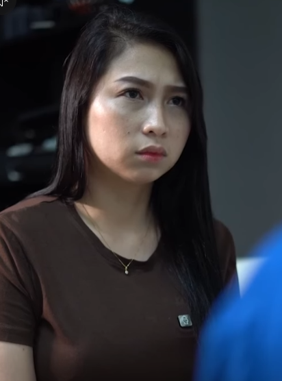 H3110010 Ate mong parang naka Mic kapag kausap part2