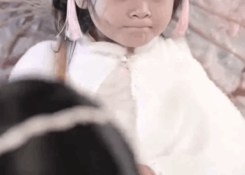 H0111001 Ang batang babae ay umuwi sa bahay ng kanyang Lola para sa Labor Day break, at sa di malamang dahilan, narinig niyang nagsalita ng parang tao ang aso part2