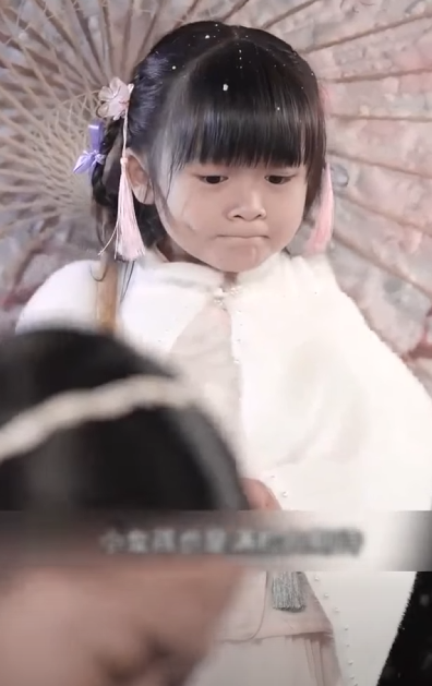 H0111001 Ang batang babae ay umuwi sa bahay ng kanyang Lola para sa Labor Day break, at sa di malamang dahilan, narinig niyang nagsalita ng parang tao ang aso part2