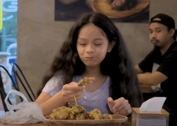 H1210001 Waitress minaliit ang batang gustong kumain part2