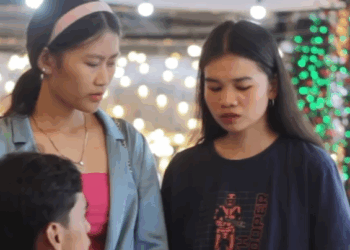 H1910001 Isang waitress inàlipusta ang isang customer sa kanilang restaurant