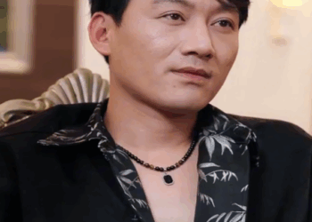 H2211004 Walang naniwala na isa siyang Diyos ng Suwerte, hanggang sa niyugyog niya ang baso at lumabas ang Dragon