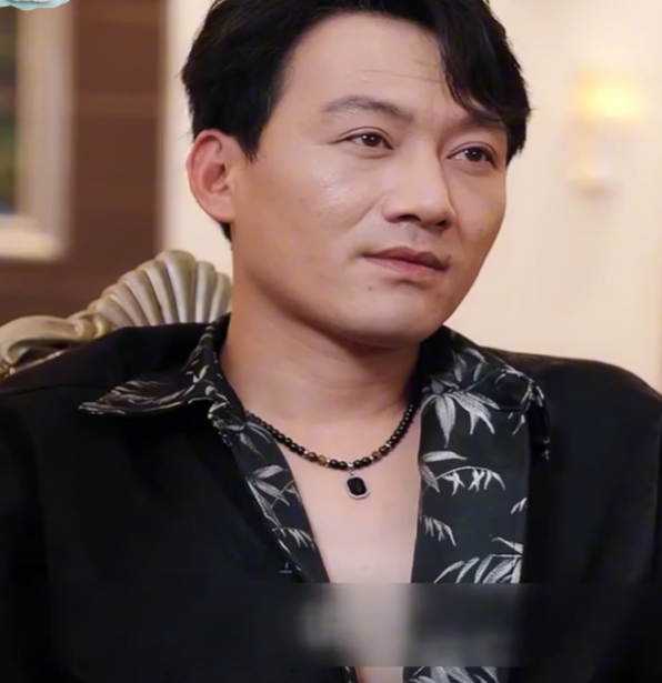 H2211004 Walang naniwala na isa siyang Diyos ng Suwerte, hanggang sa niyugyog niya ang baso at lumabas ang Dragon