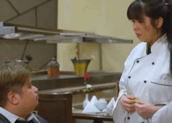 H2311008 Customer na Problemado, Namahiya ng Waitress! part2