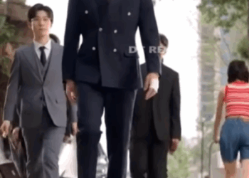 H2511001 Ang babaeng nagbebenta ng seafood ay di sinasadyang nasangkot sa gulo matapos niyang iligtas ang direktor Rylee Allison part2