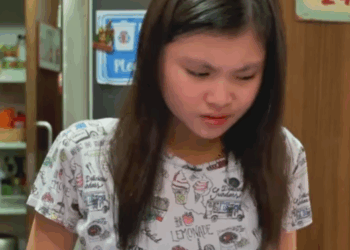 H2911003 BATANG PASǠWAY, lNAGAW ANG TRABAHO NG KǠSAMBǠHAY