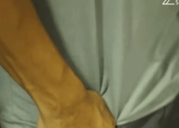 H0211005 Tauhan, Kinakain ang mga Tirang Pagkain, Nahuli ng Amo