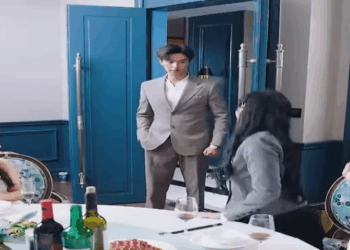 H0611004 Nakasuot ng normal ang mayamang babae para pumunta sa isang class reunion, part2