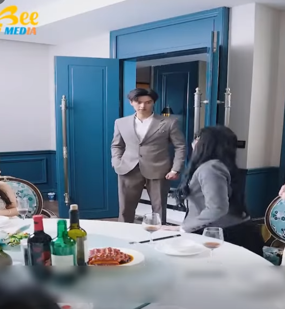 H0611004 Nakasuot ng normal ang mayamang babae para pumunta sa isang class reunion, part2