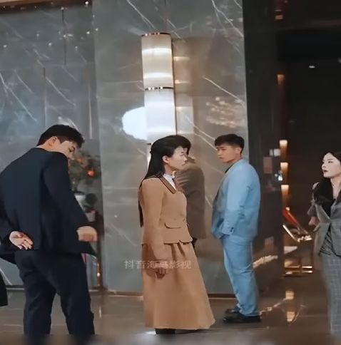 H0611003 Nagkunwaring mahirap ang presidente at pinakasalan ang babaeng lihim niyang gusto