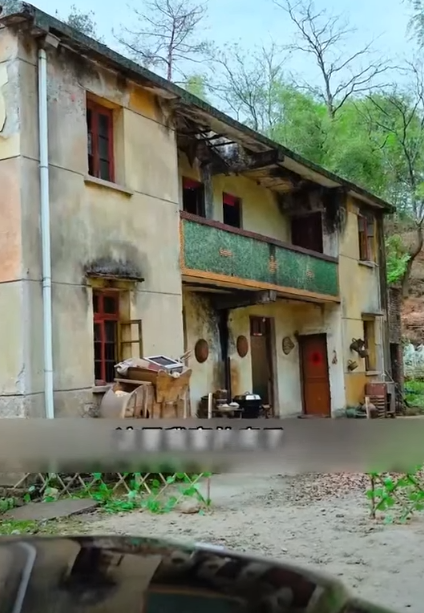 H0711005 Pagdating pa lang ng matanda sa bahay ng mahirap, napansin niyang kakaiba ang sahig Nang buksan niya ito part2