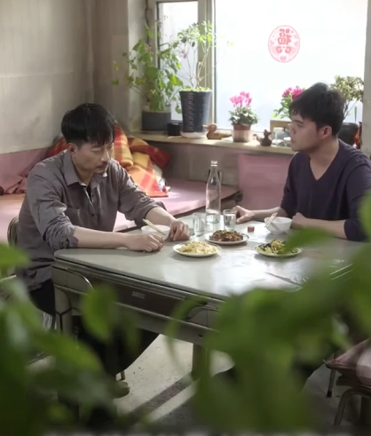 H0711002 Nang unang iuwi ng anak na lalaki ang kanyang kasintahan, sinadya niyang lasingin nang husto ang kanyang ama, part2