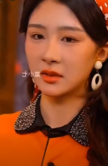 H0811003 Hanggang sa makita ng binata ang kanyang nobya na sumasayaw ng sayaw sa plaza kasama ang kanyang dating minamahal sa harap ng maraming kapitbahay part2