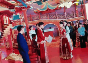 H0911002 Sa araw ng kasal, hinubad ng babae sa harap ng lahat ang kanyang damit pangkasal Pagkatapos, ang hikaw na binili ng groom online sa halagang yuan, part2