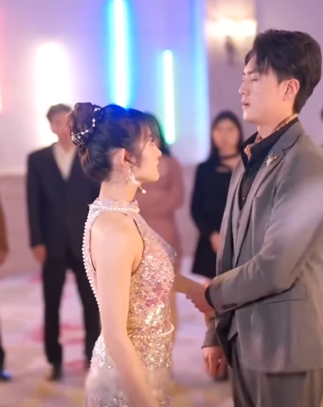 H1011001 Maling Pagkakakilanlan sa Kaarawan ng CEO Isang Dramang Puno ng Pagpapanggap at Pagkalito part2