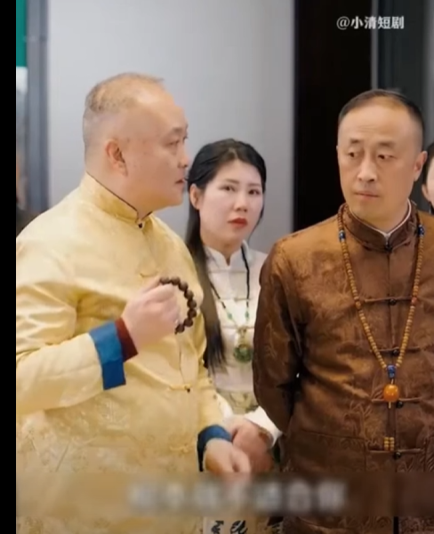 H1011003 Sumama ang batang lalaki sa kanyang ate para sumali sa paligsahan ng darts part2