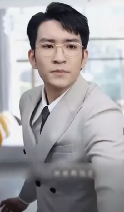 H1111004 Para parusahan ang pagtataksil ng asawa, hayagang ipinahayag ng babae ang kanyang pagiging chairman ng grupo part2