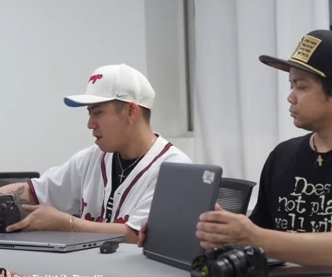 H1211001 MANINIYOT PININTASAN ANG MALIIT NA CAMERA NG KAPWA PHOTOGRAPHER part2