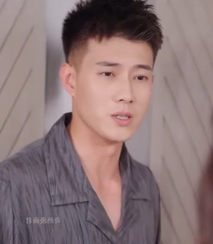 H1411001 Habang kumakain, gulat na gulat ang babae nang mapansin na ang kanyang biglaang napangasawang baratang asawa part2