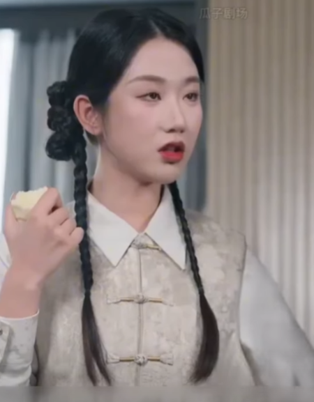 H1811005_ Babaeng nakatira sa bundok ikinasal sa CEO upang iligtas siya mula sa kamatayan. TikToker Life_part2