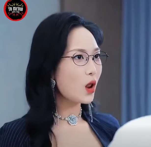 H0312005 Dahil sa sobrang bilis ng paglipad, diretsong bumangga ang lalaki sa locker room ng magandang babaeng guro! part2